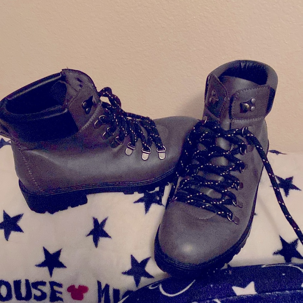 Brand new Ankle laced boot
